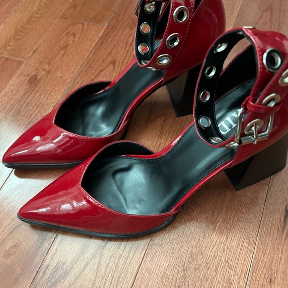 Chic Red Patent Leather Block Heels - Picture 4 of 4